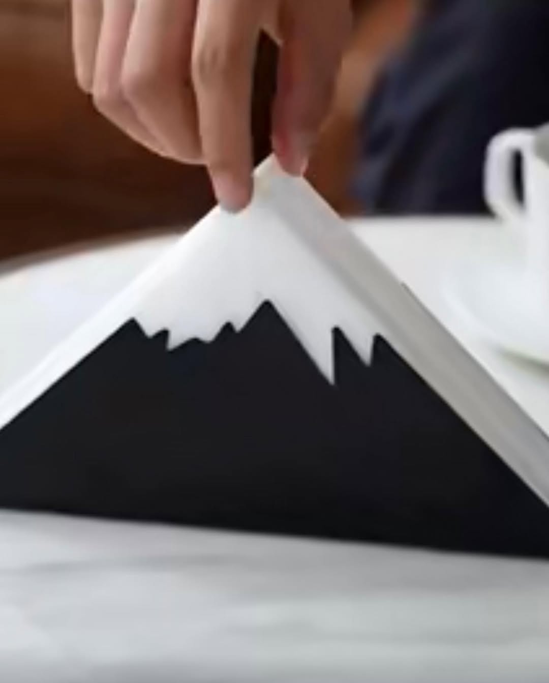 Mountain Tissue Holder